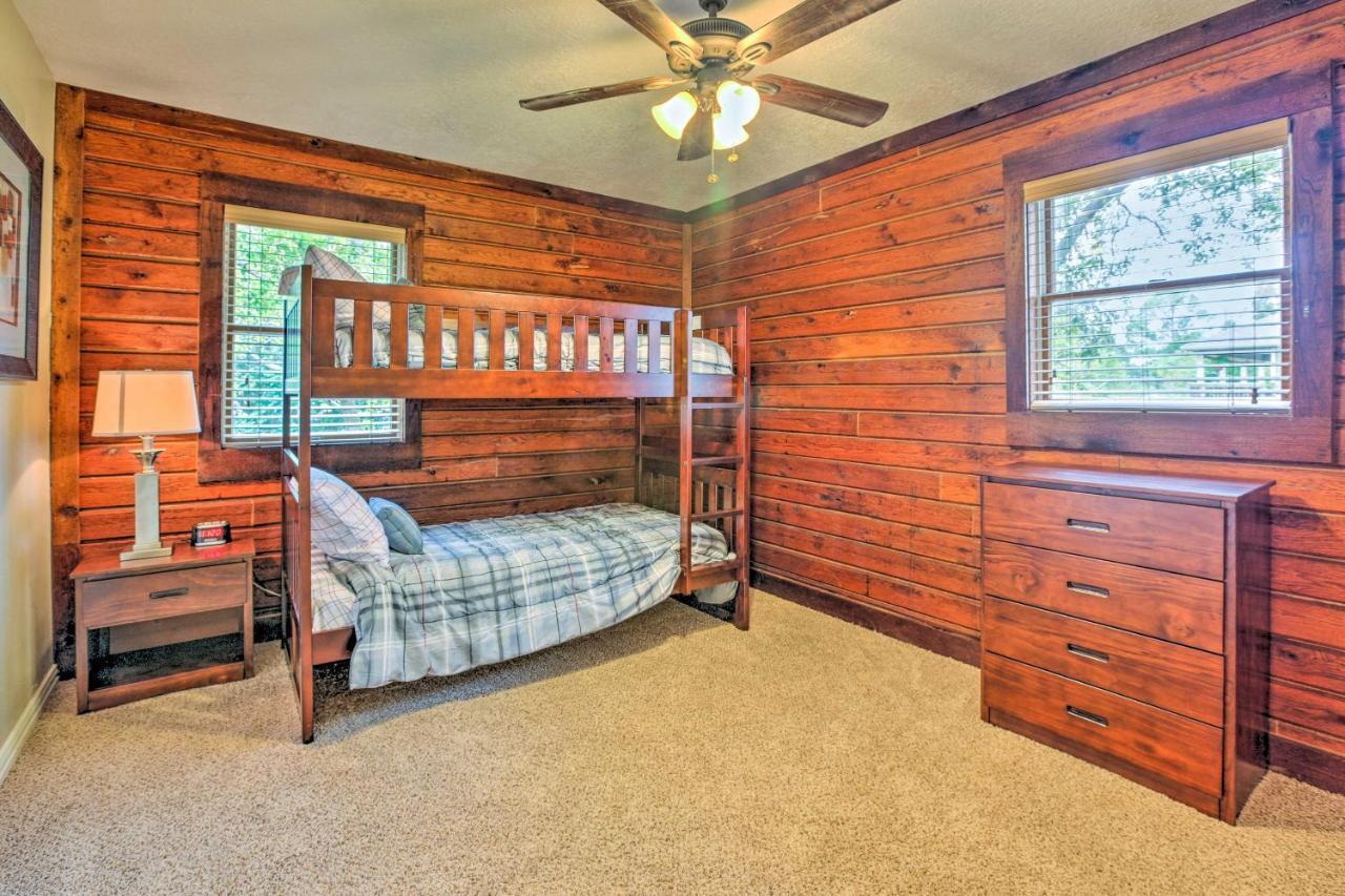 Spacious Kemah Clear Lake Home With Porch And Fire Pit Екстер'єр фото