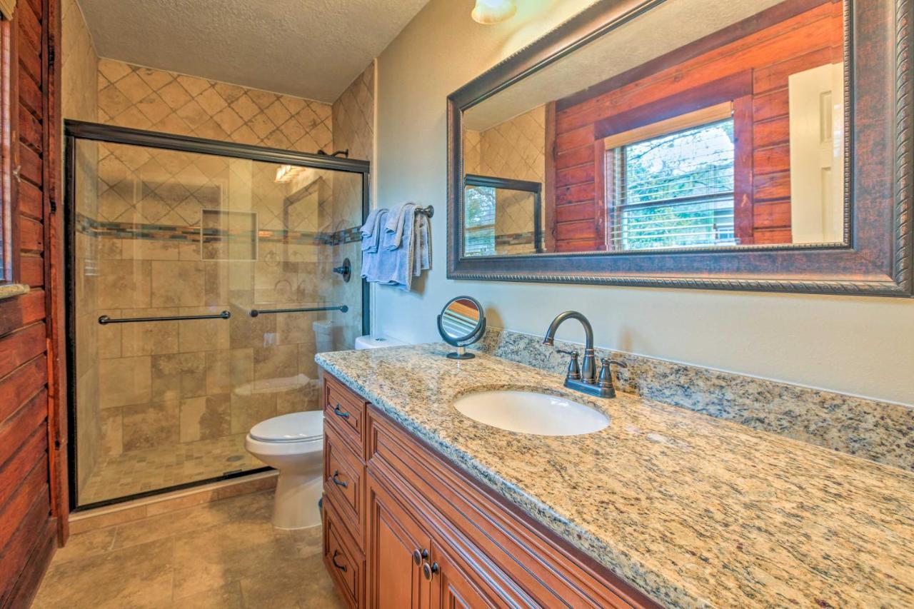 Spacious Kemah Clear Lake Home With Porch And Fire Pit Екстер'єр фото